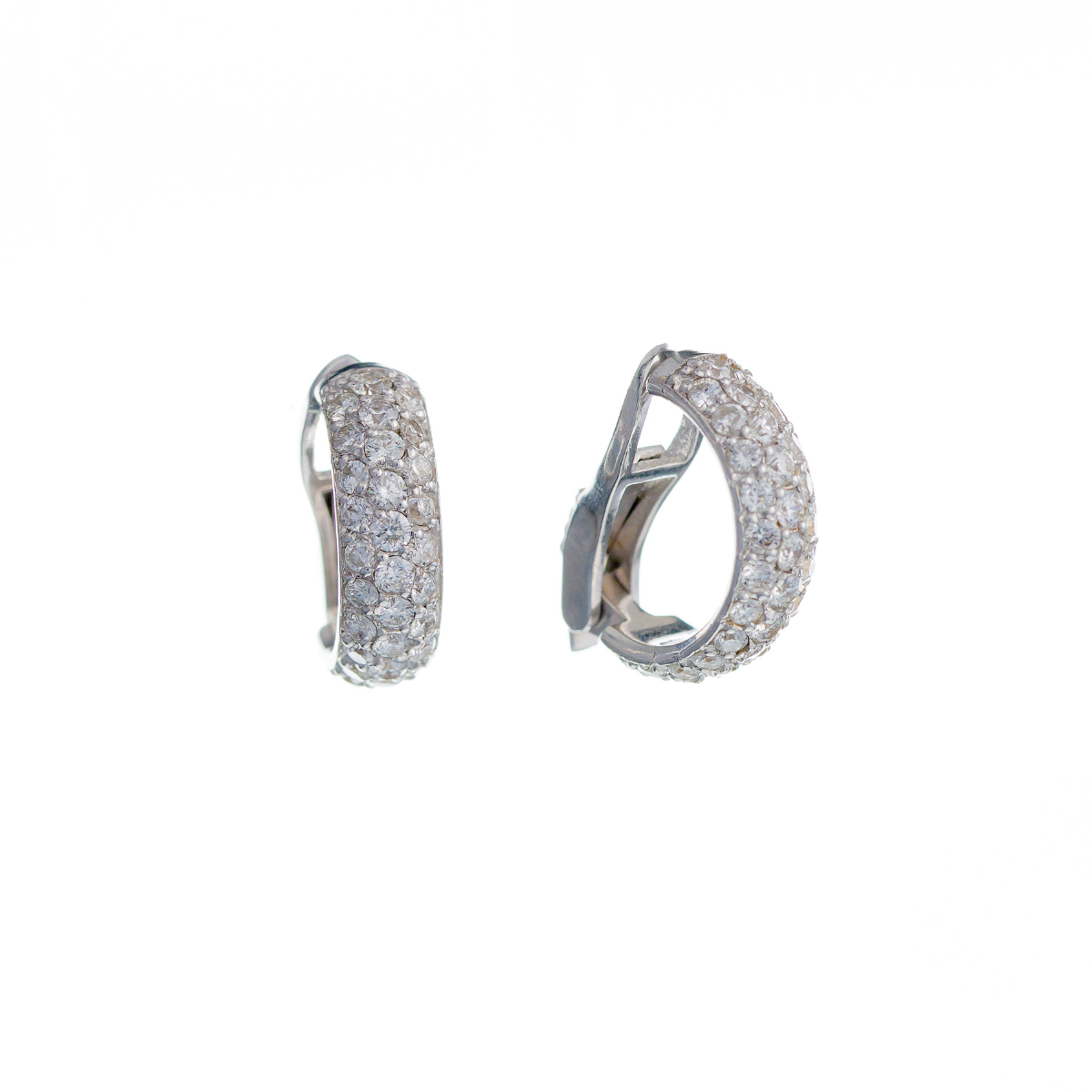 Piercing em Ouro Branco com Brilhantes