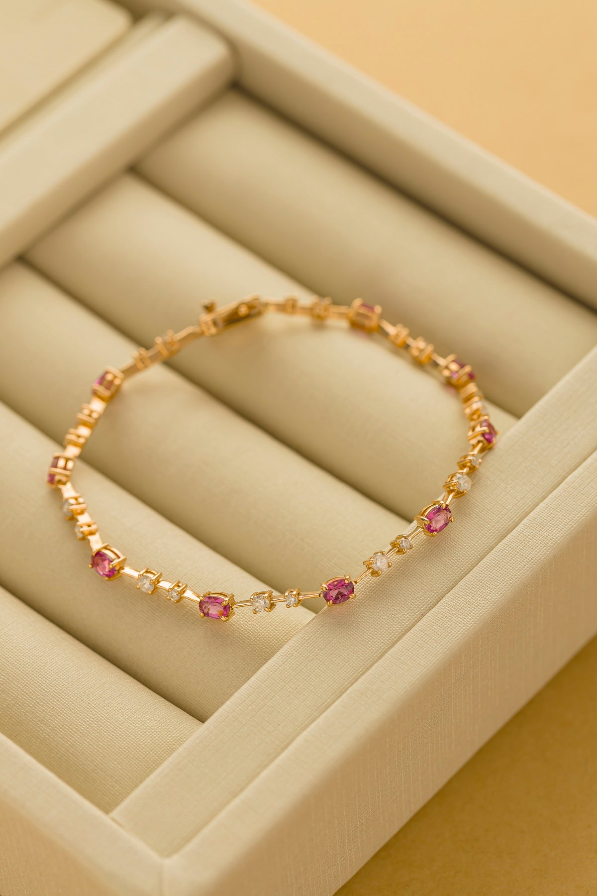 Pulseira Fio Faca em Ouro Rose com Rubelita Oval e Brilhantes