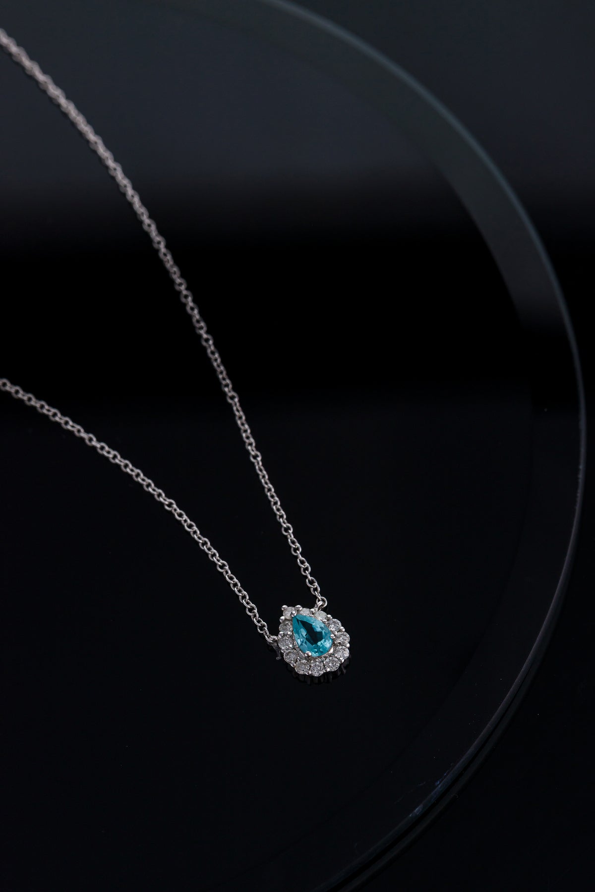 Colar Gota em Ouro Branco com Apatita Azul e Brilhantes