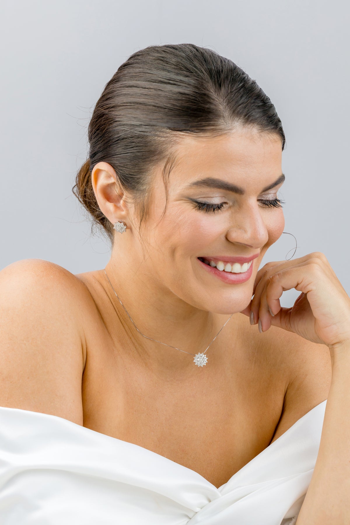 Colar em Ouro Branco com Chuveiro de Brilhantes