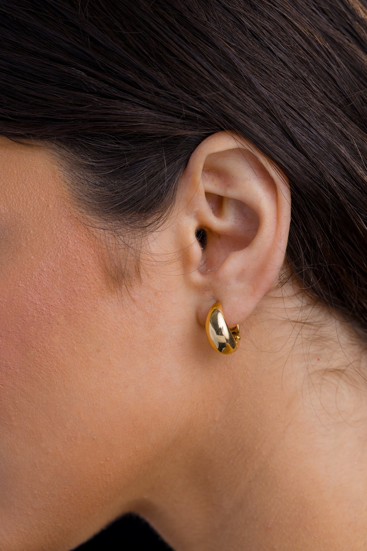 Brinco em Ouro Amarelo com Design de Gota