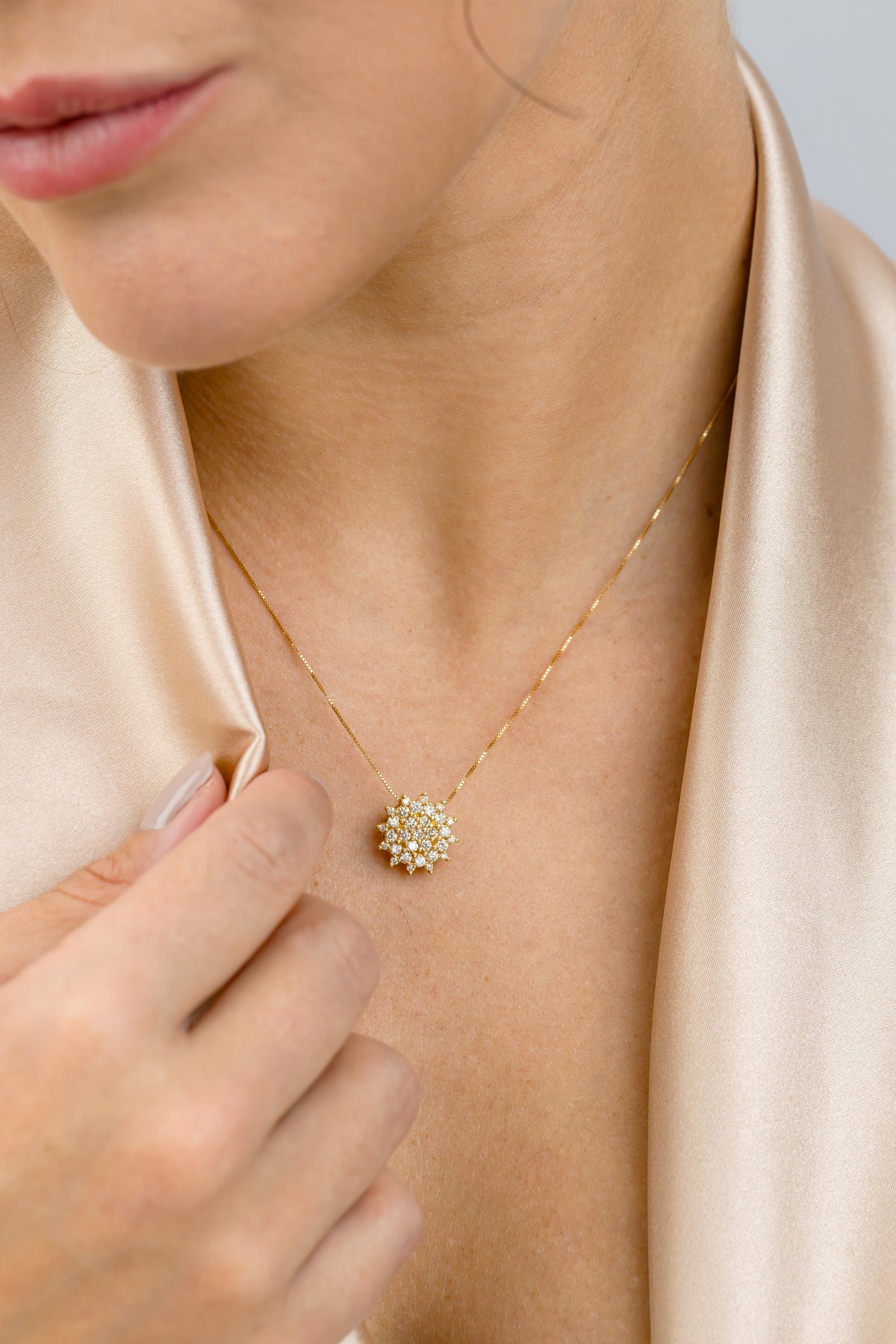 Colar em Ouro Amarelo com Chuveiro de Brilhantes