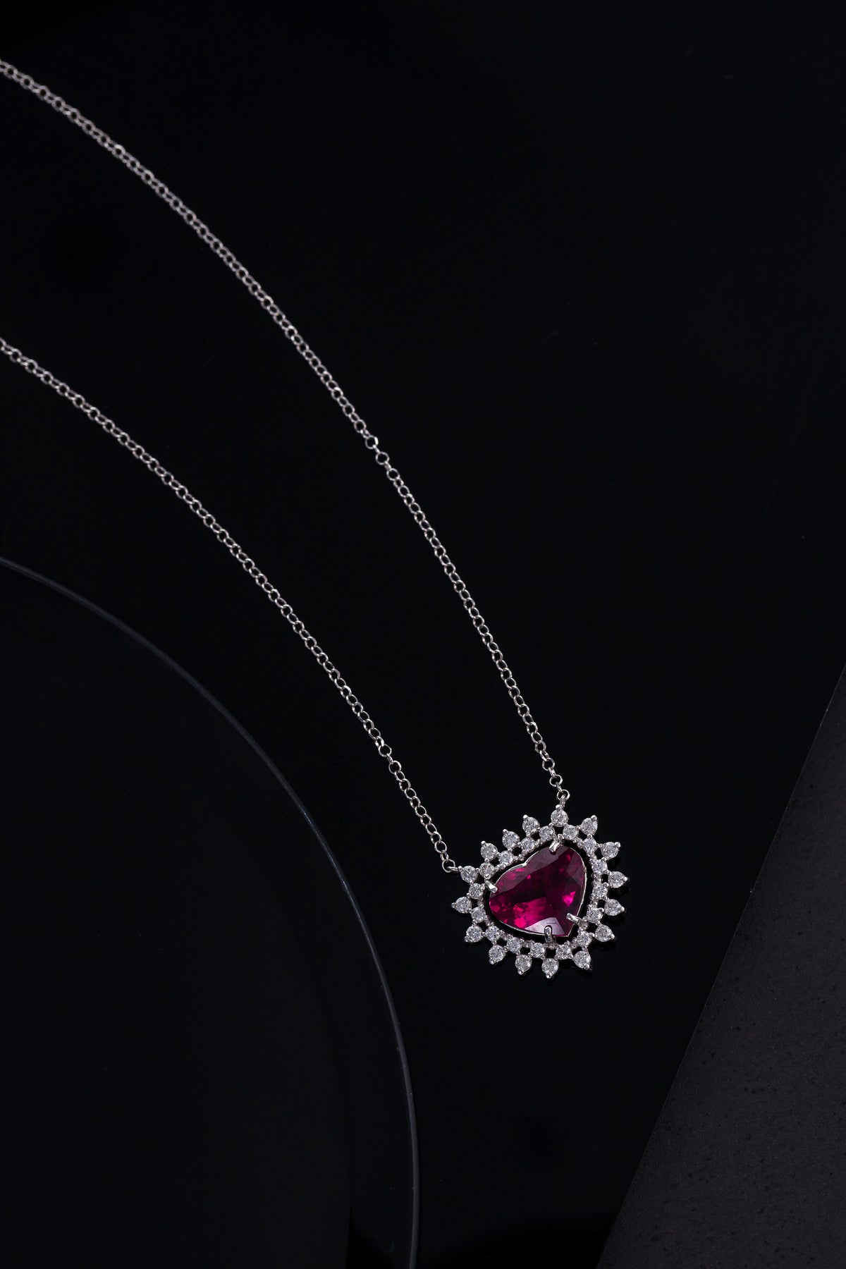 Colar Coração em Ouro Branco com Rubelita e Brilhantes