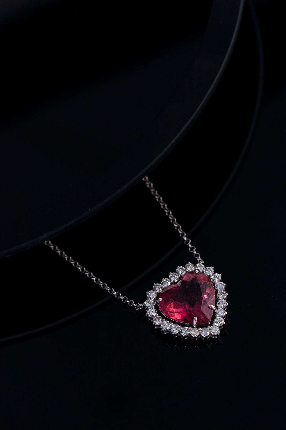 Colar Coração em Ouro Branco com Turmalina Rosa e Brilhantes