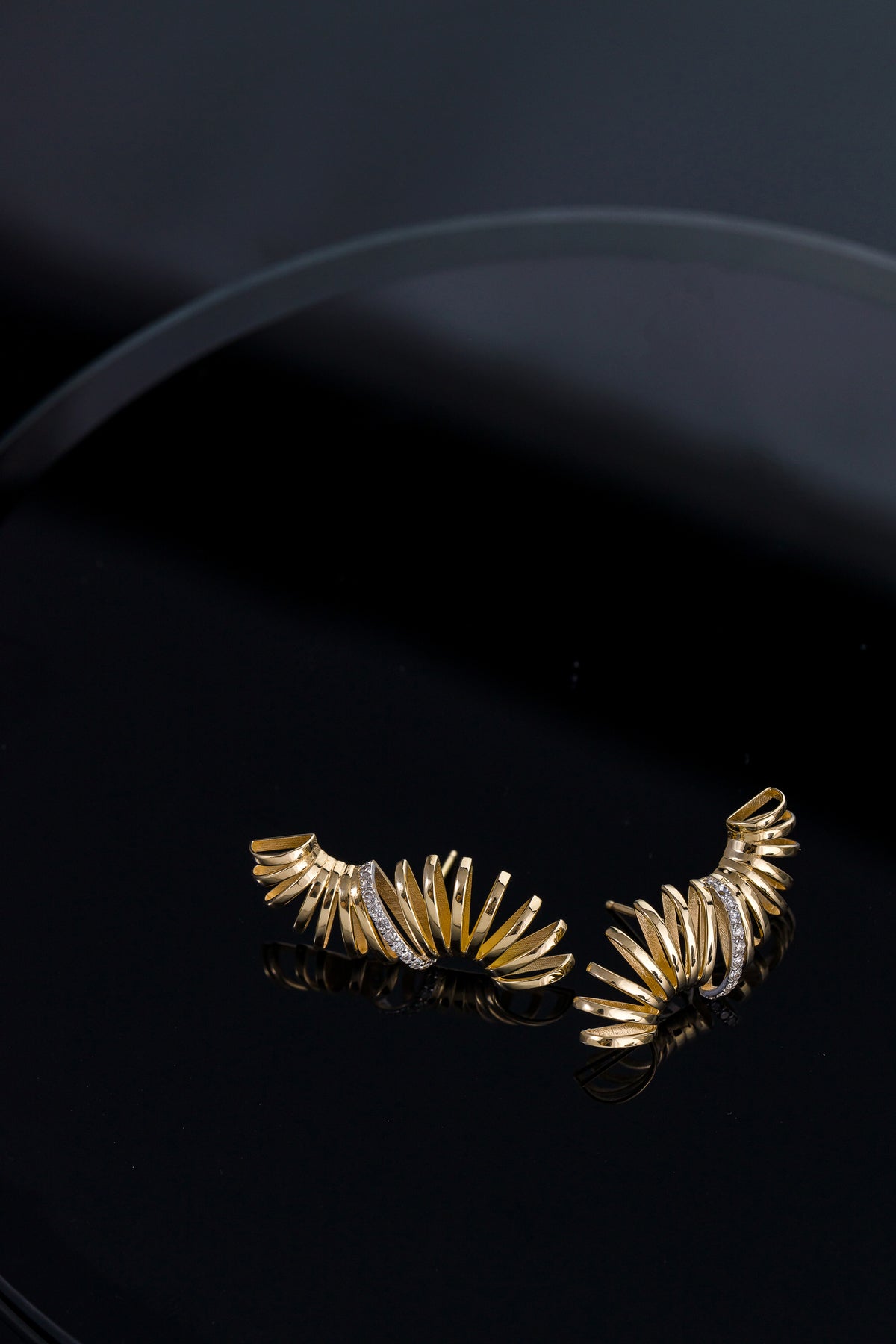 Brinco Entusia em Ouro Amarelo com Brilhantes