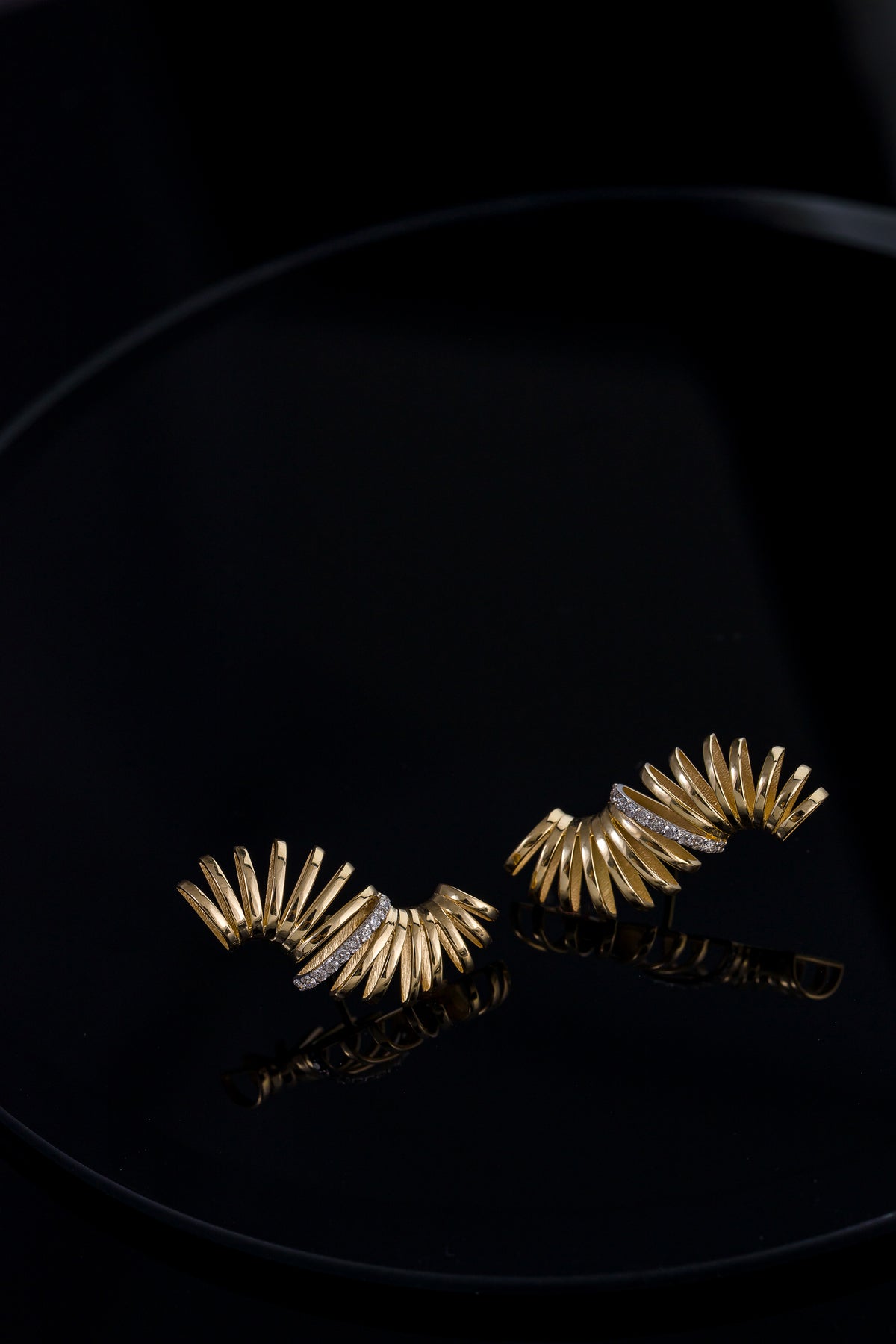 Brinco Entusia em Ouro Amarelo com Brilhantes