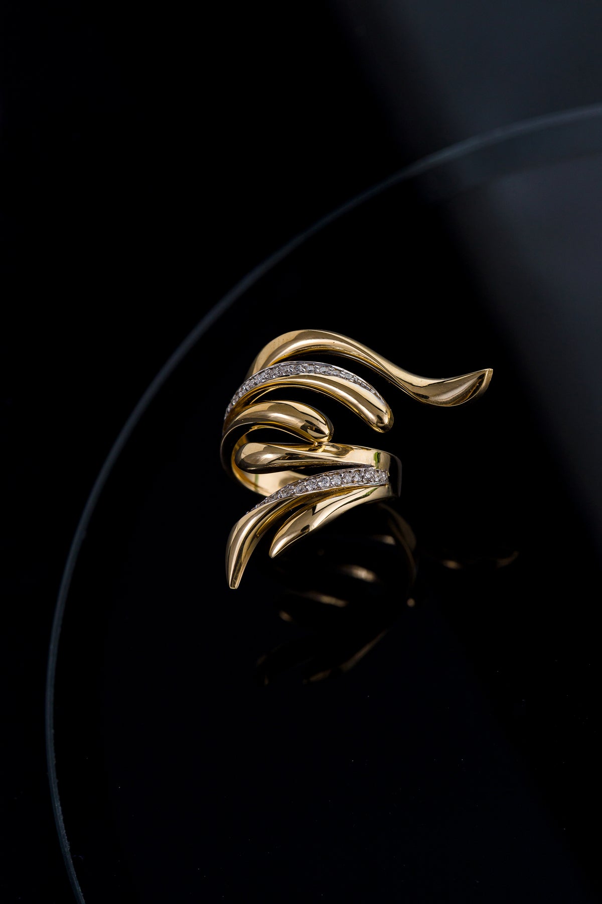 Anel Liberdade em Ouro Amarelo com Brilhantes