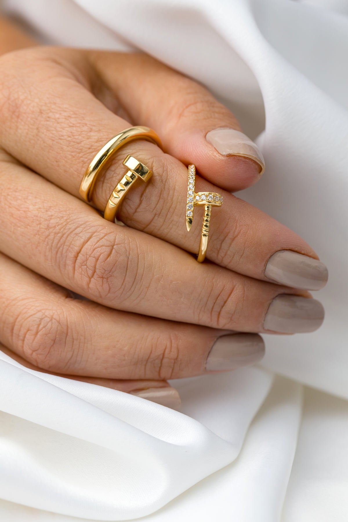 Anel Ouro Amarelo Prego com Topázio Branco