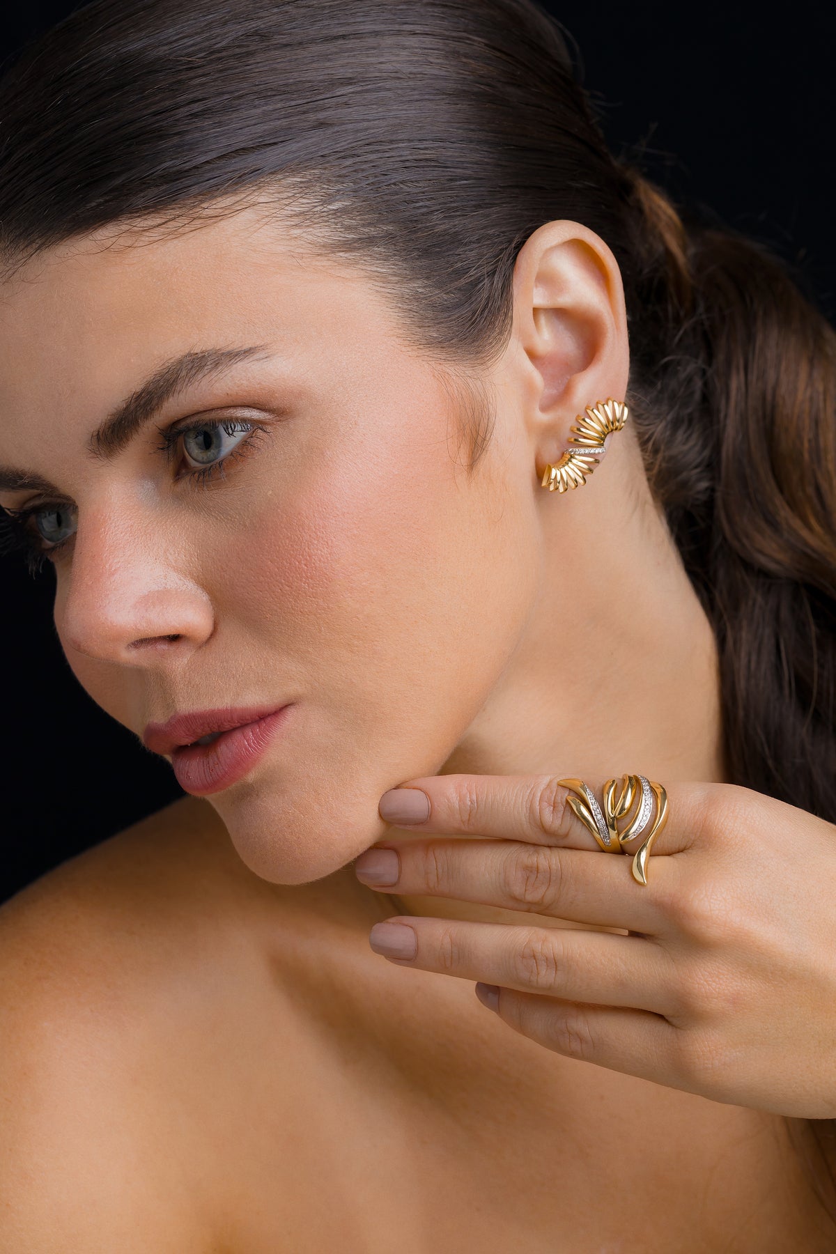 Anel Liberdade em Ouro Amarelo com Brilhantes