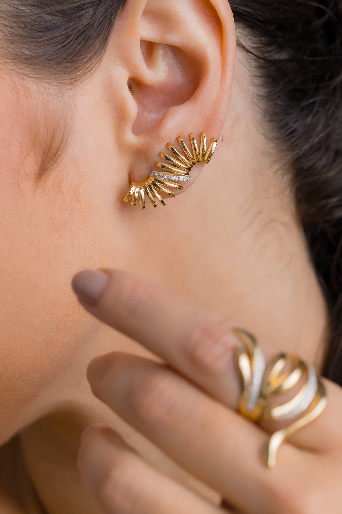 Brinco Entusia em Ouro Amarelo com Brilhantes