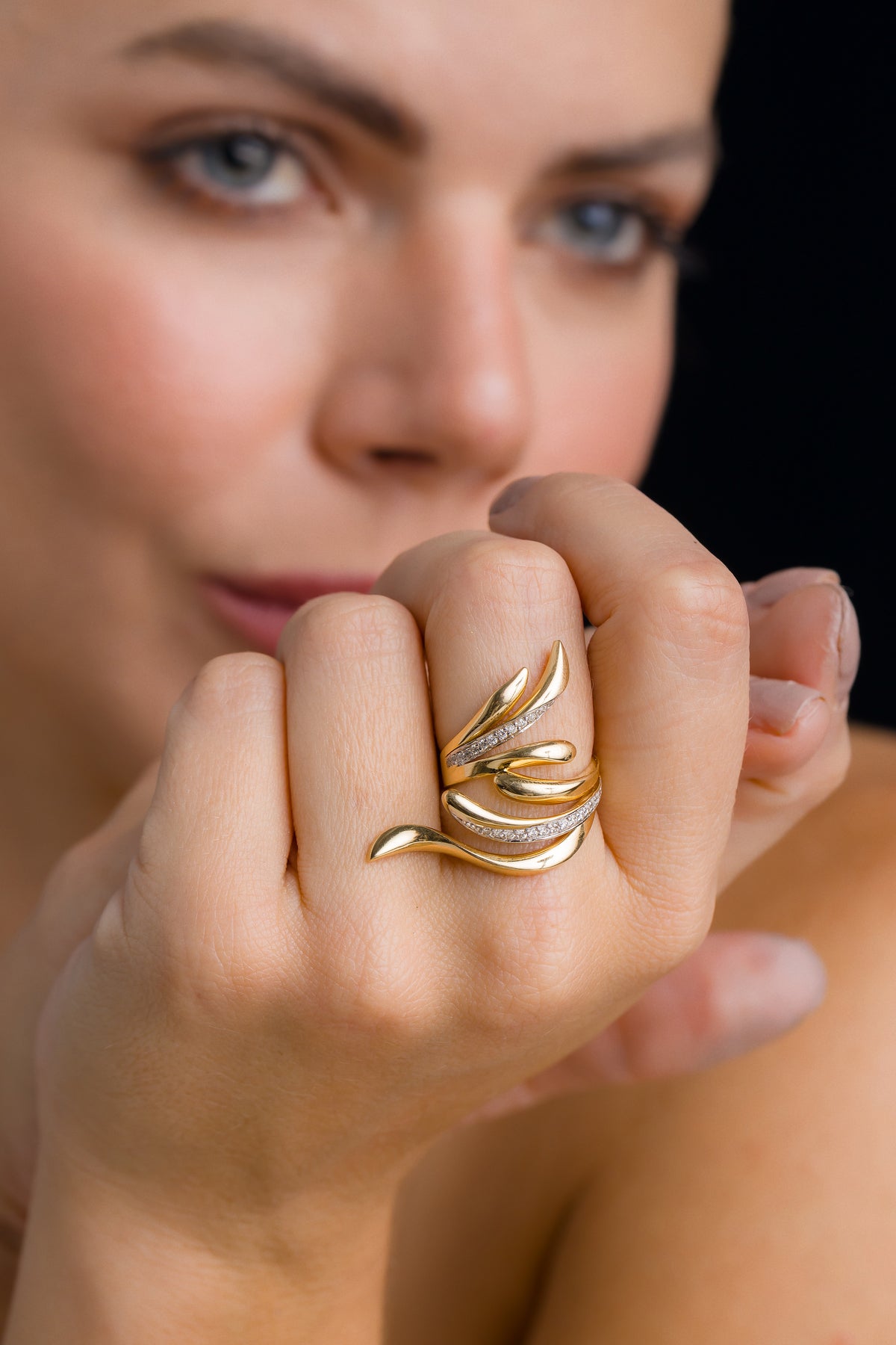 Anel Liberdade em Ouro Amarelo com Brilhantes