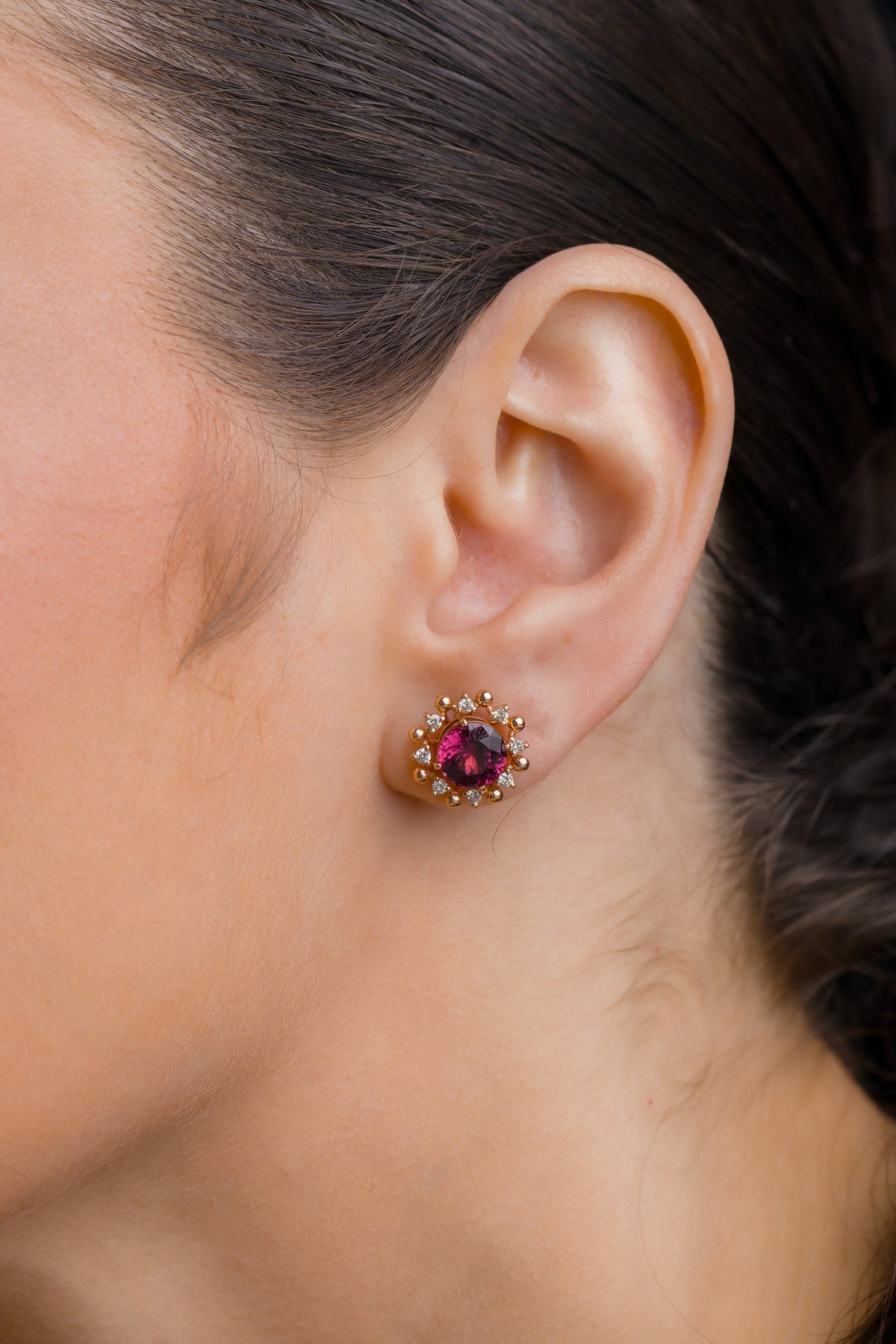 Brinco Redondo em Ouro Rosé com Jaqueta de Granada com Brilhantes