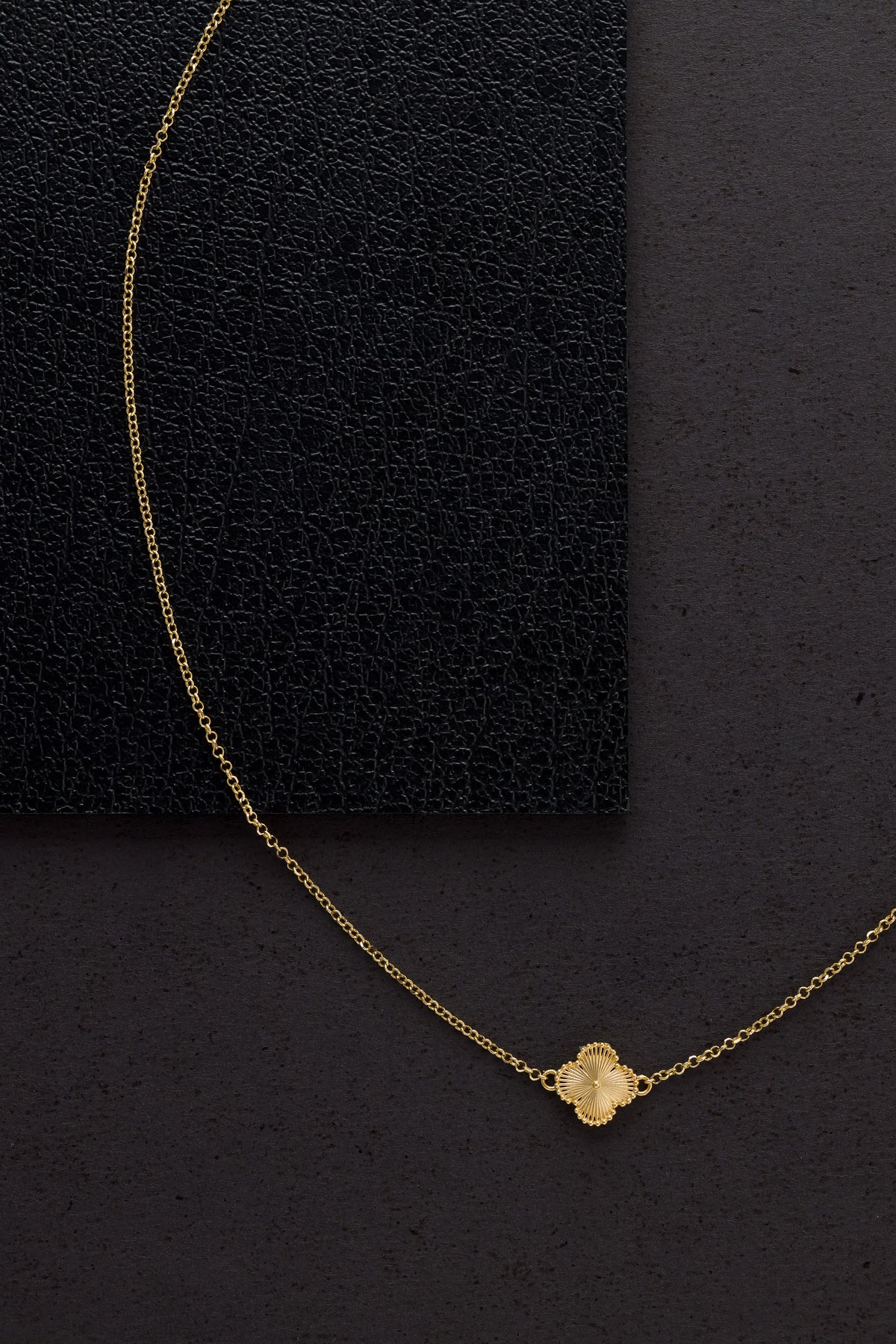 Colar em Ouro Amarelo com Pingente Fixo de Trevo
