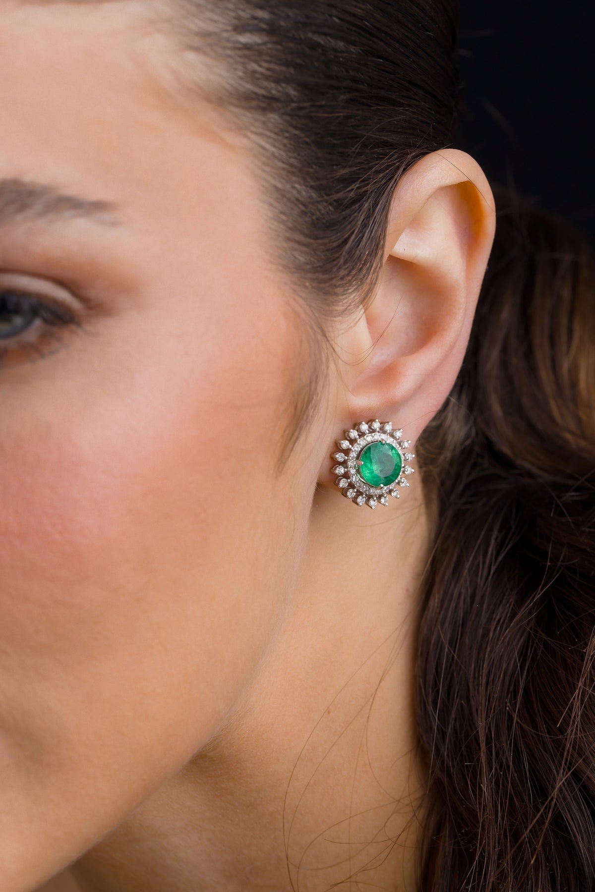 Brinco Jaqueta em Ouro Branco com Esmeralda e Brilhantes