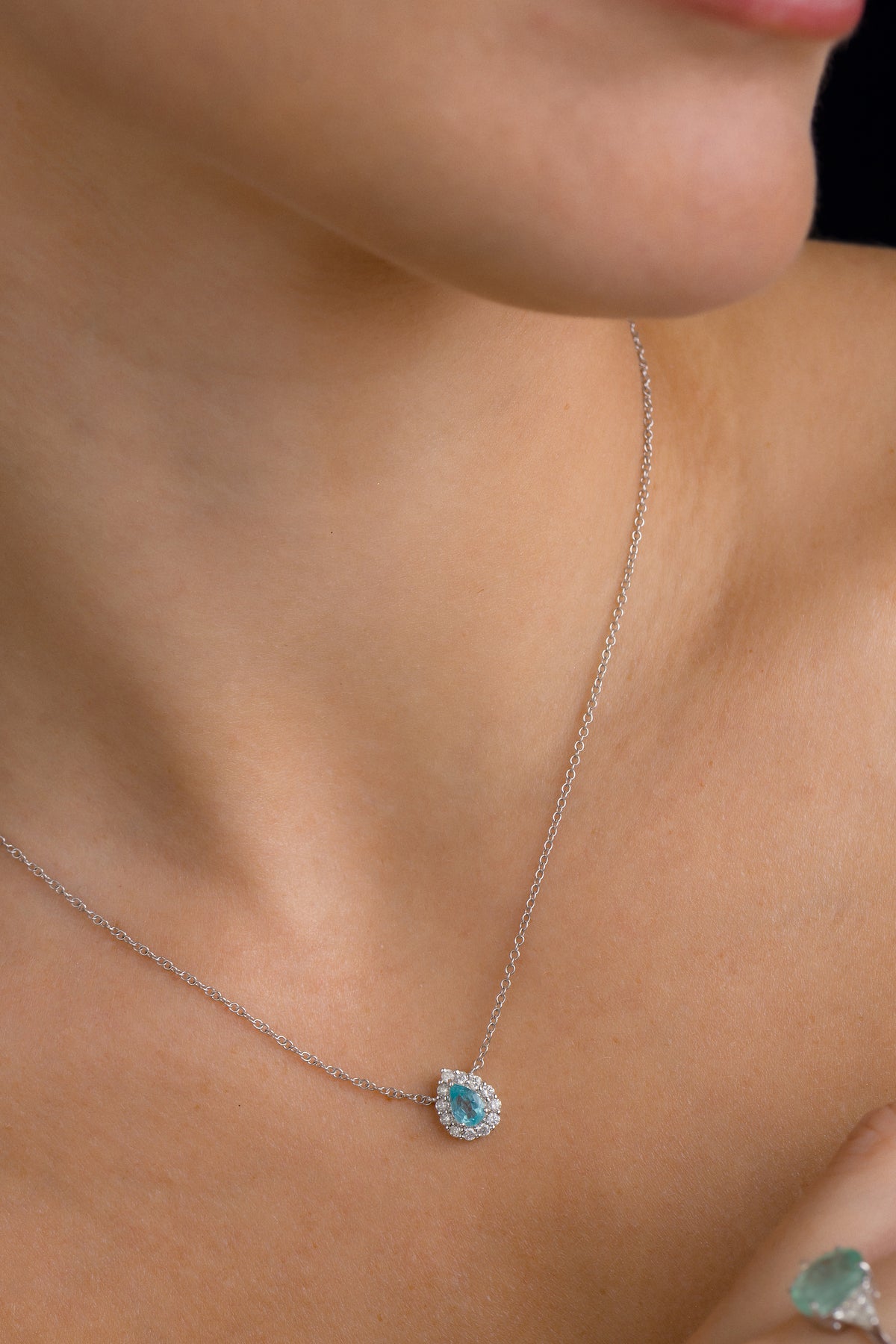 Colar Gota em Ouro Branco com Apatita Azul e Brilhantes