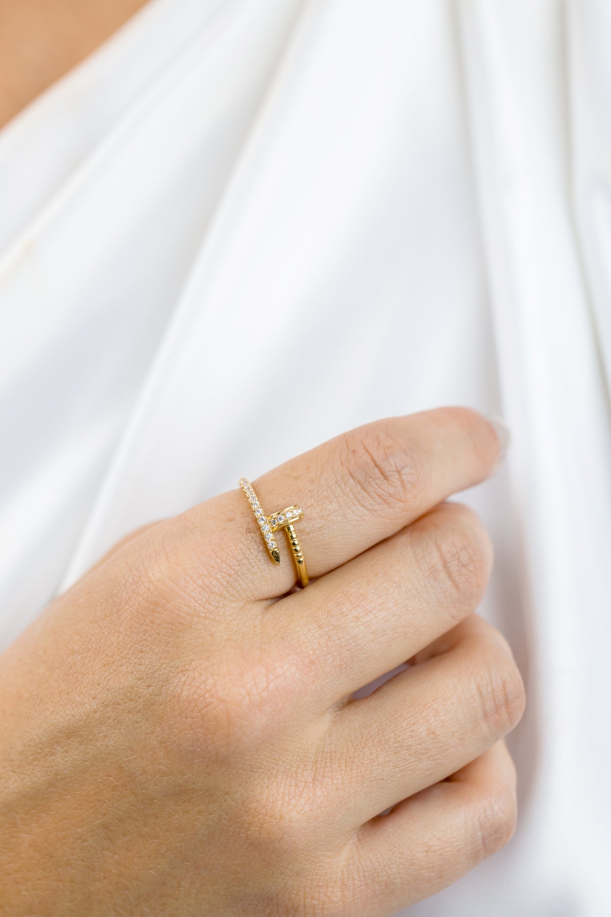 Anel Ouro Amarelo Prego com Topázio Branco