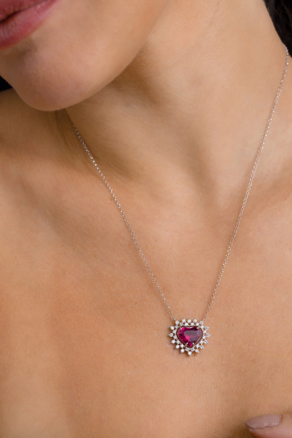 Colar Coração em Ouro Branco com Rubelita e Brilhantes