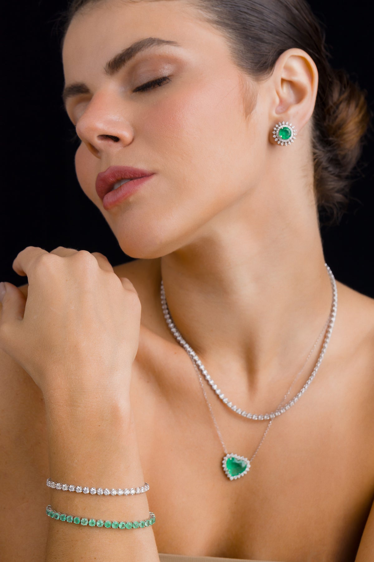 Colar Coração em Ouro Branco com Esmeralda Colombiana e Brilhantes