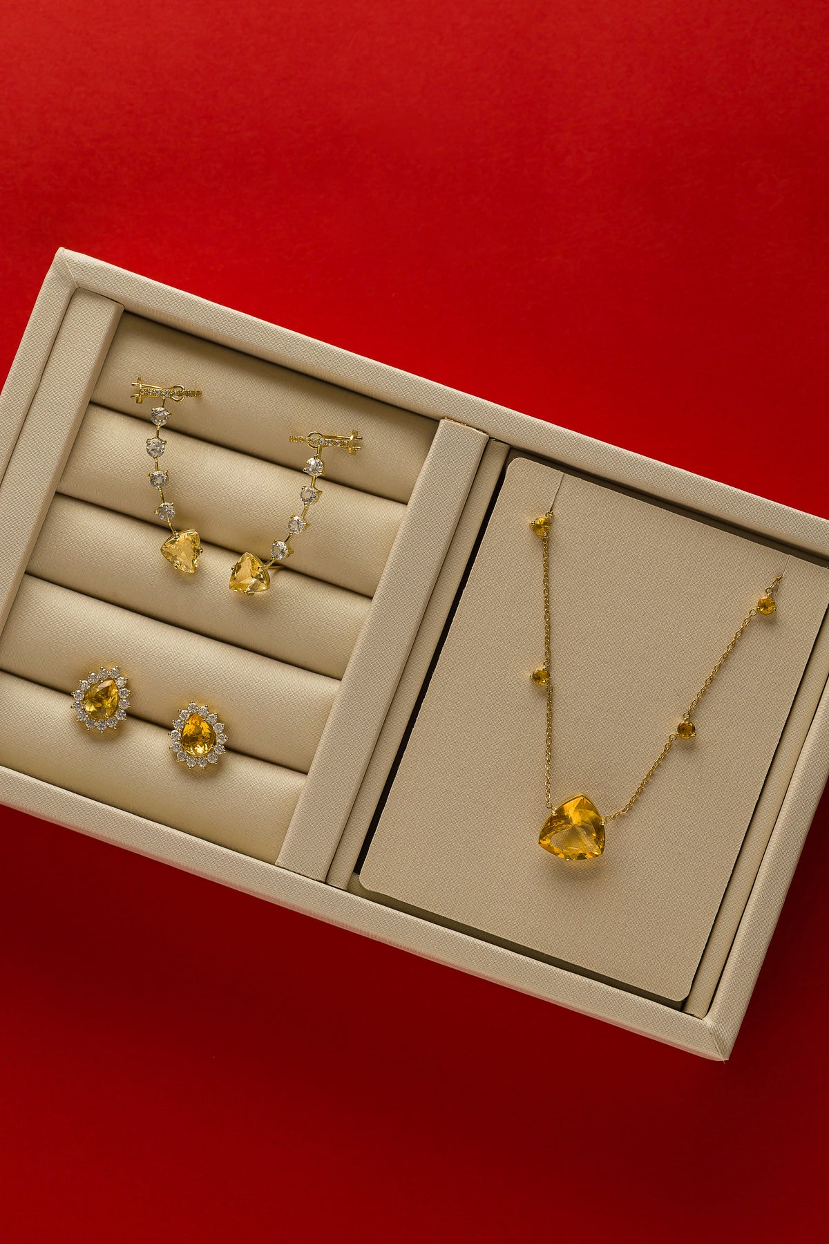 Colar em Ouro Amarelo com Citrino Trillion Dourado