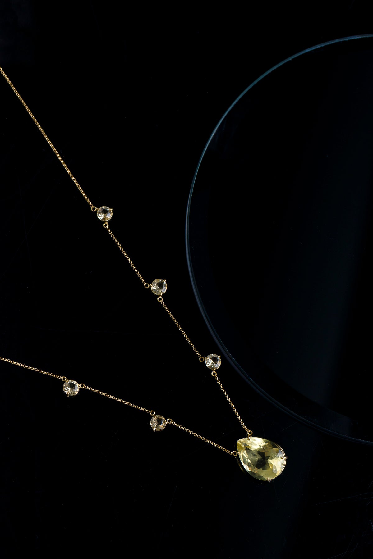 Colar em Ouro Amarelo com Green Gold Formato Gota e Citrino Redondo