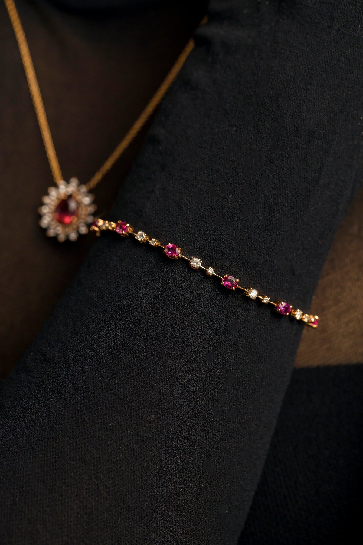 Pulseira Fio Faca em Ouro Rose com Rubelita Oval e Brilhantes