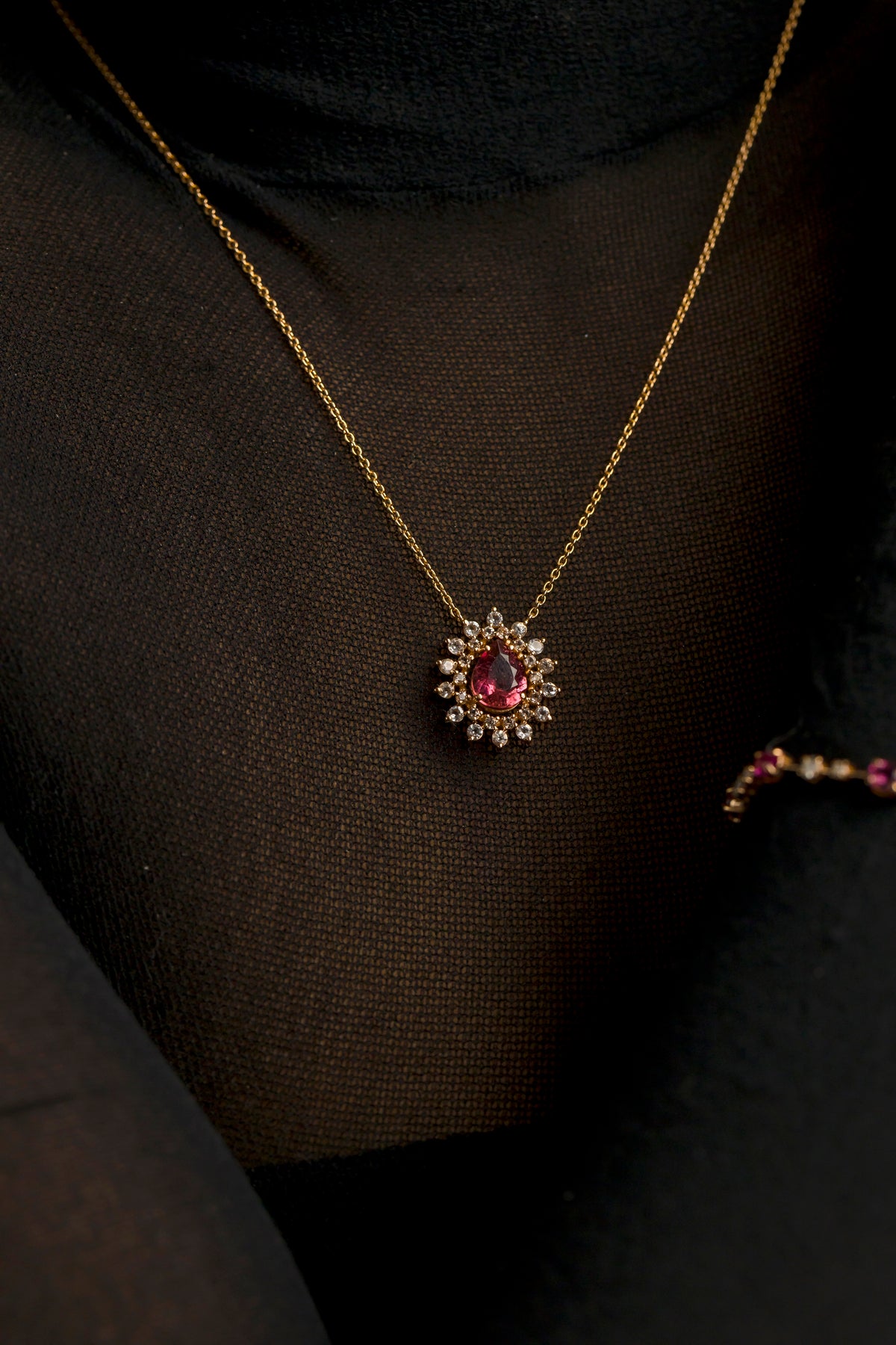 Colar Ouro Rose com Flocos de Turmalina Rosa e Topázio Branco com Luz