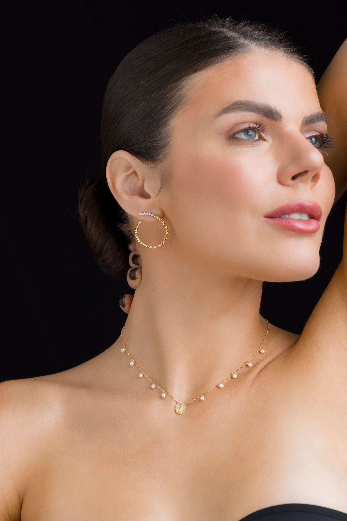 Colar em Ouro Amarelo com Medalha e Pérolas