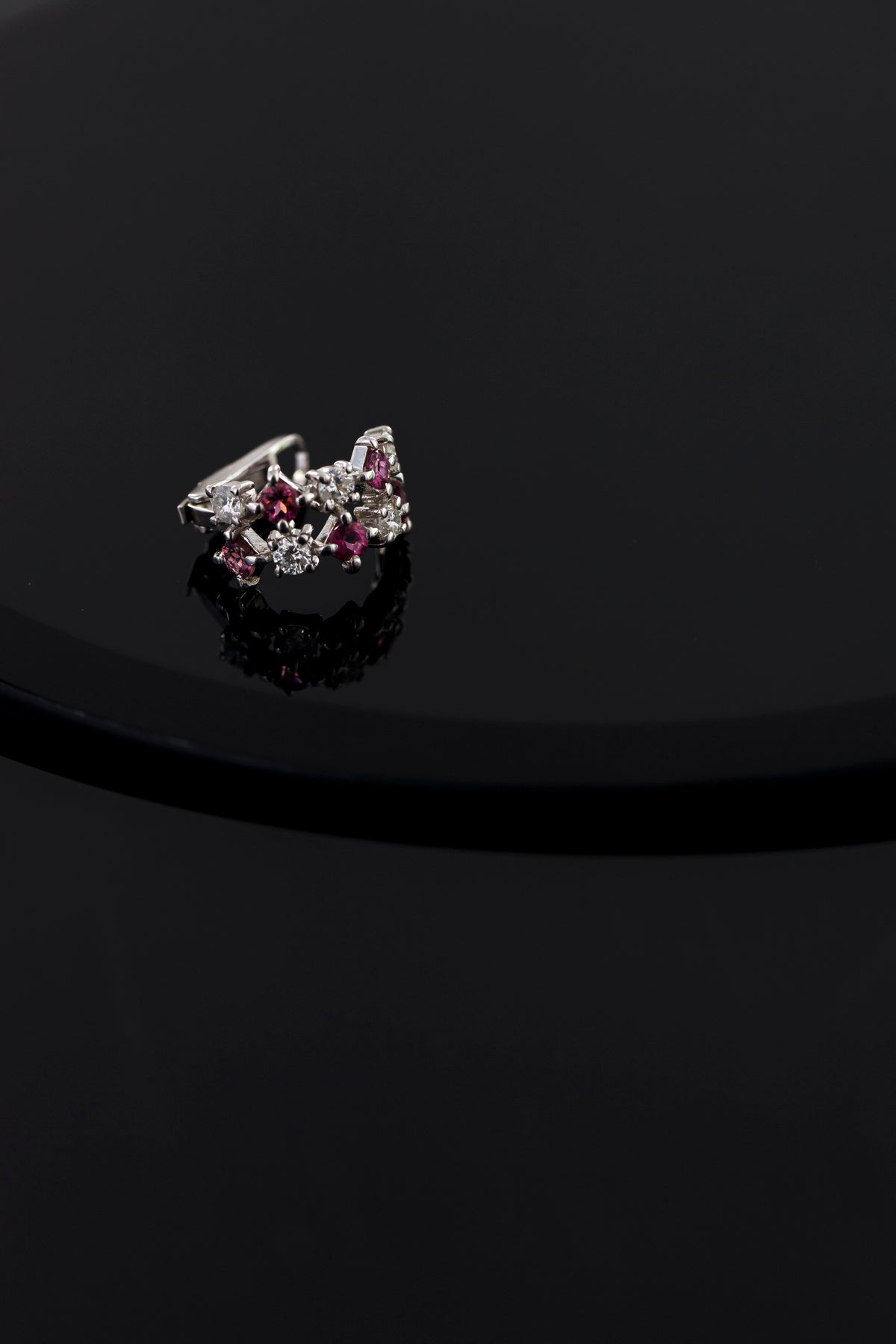 Piercing em Ouro Branco com Turmalina Rosa e Brilhantes
